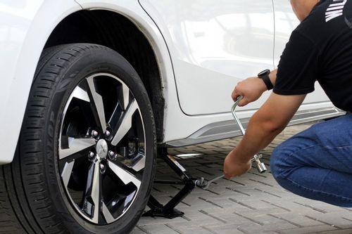 APA YANG HARUS DILAKUKAN PENGENDARA DALAM KEADAAN DARURAT?