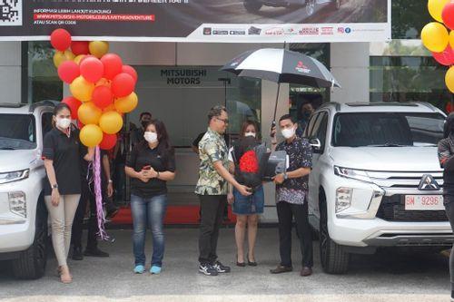 Dipo Internasional Pahala Otomotif Lakukan First Delivery New Pajero Sport