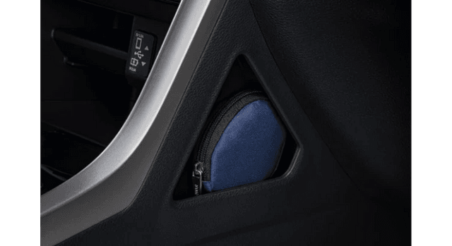 Kompartemen di Samping Panel Instrumen